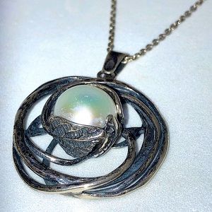 P.Z. Israel 925 silver White pearl nesting in leaves Pendant necklace + chain